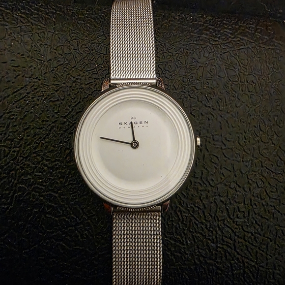 Skagen Silver Mesh Watch - Picture 2 of 5